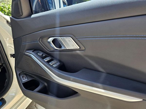 2022-BMW-3-Series-318i-M-Sport image:11