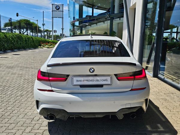 2022-BMW-3-Series-318i-M-Sport image:3