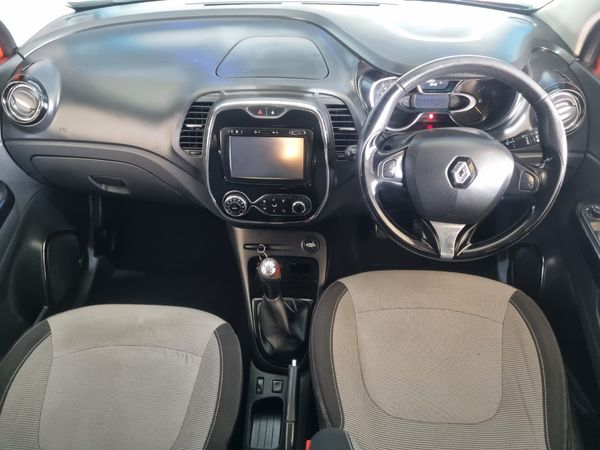 2016-Renault-Captur-900T-Dynamique-66kW image:9