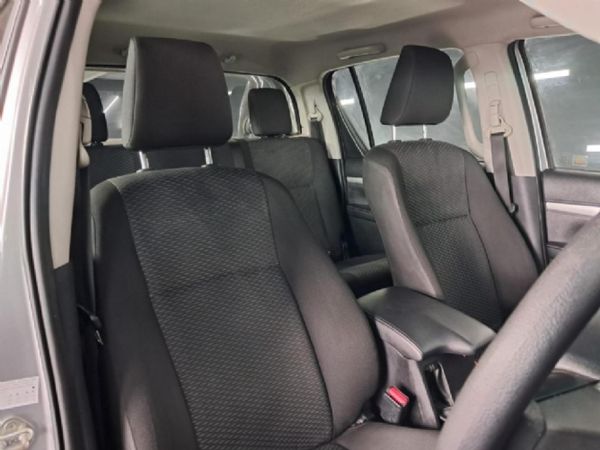 2019-Toyota-Hilux-24-GD-6-Raised-Body-SRX-Double-Cab image:16