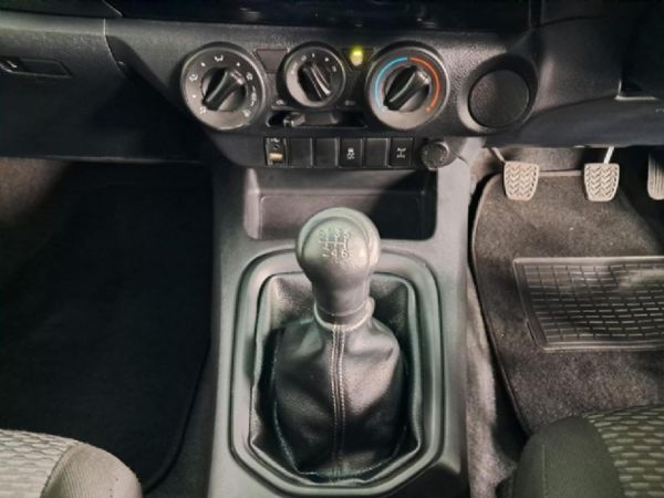2019-Toyota-Hilux-24-GD-6-Raised-Body-SRX-Double-Cab image:20