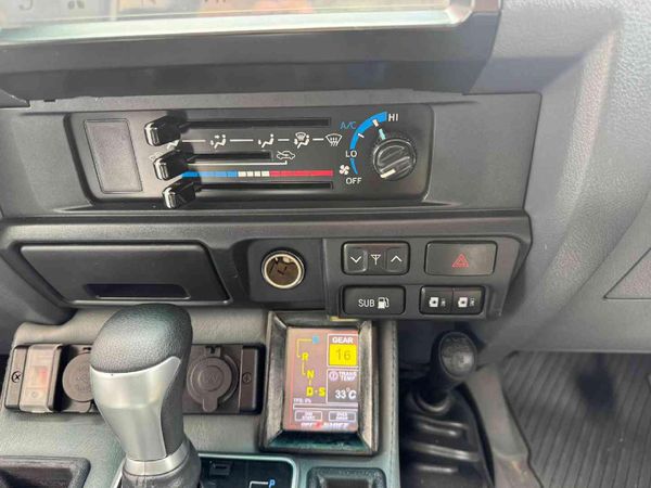 2022-Toyota-Land-Cruiser-79-45-D-70th-Edition-Single-Cab image:9