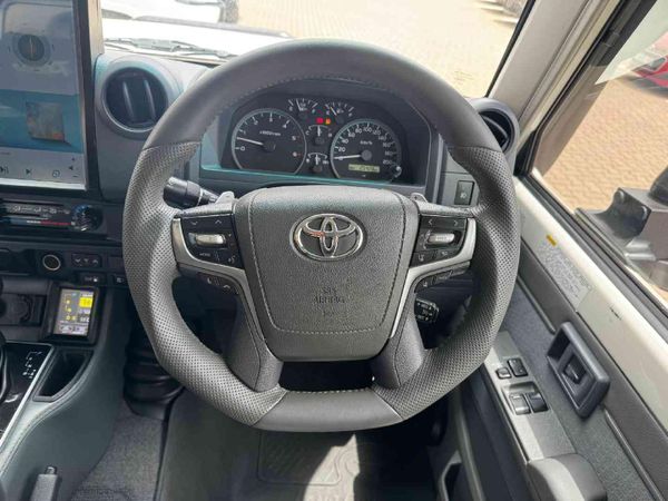 2022-Toyota-Land-Cruiser-79-45-D-70th-Edition-Single-Cab image:12