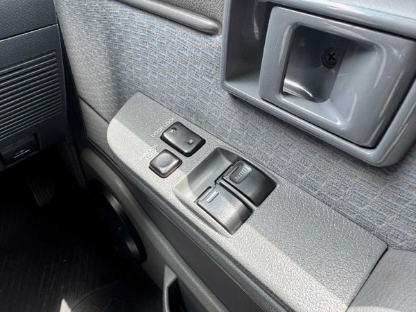 2022-Toyota-Land-Cruiser-79-45-D-70th-Edition-Single-Cab image:14
