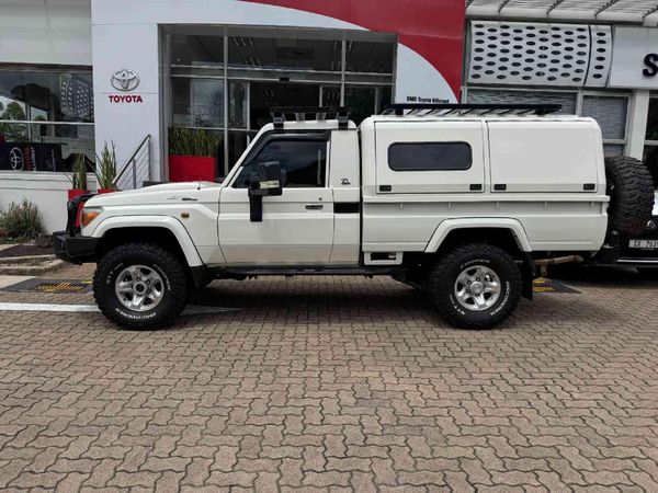 2022-Toyota-Land-Cruiser-79-45-D-70th-Edition-Single-Cab image:17