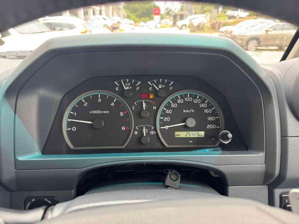2022-Toyota-Land-Cruiser-79-45-D-70th-Edition-Single-Cab image:8