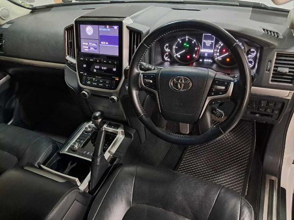 2020-Toyota-Land-Cruiser-200-45-D-V8-VX-R-Auto image:9