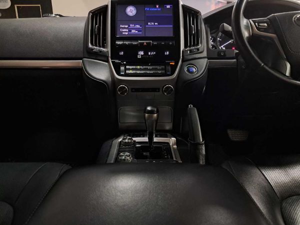 2020-Toyota-Land-Cruiser-200-45-D-V8-VX-R-Auto image:13