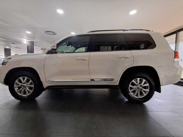 2020-Toyota-Land-Cruiser-200-45-D-V8-VX-R-Auto image:17