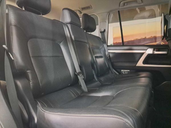 2020-Toyota-Land-Cruiser-200-45-D-V8-VX-R-Auto image:22
