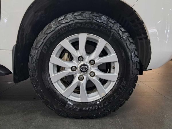 2020-Toyota-Land-Cruiser-200-45-D-V8-VX-R-Auto image:24