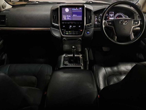 2020-Toyota-Land-Cruiser-200-45-D-V8-VX-R-Auto image:5