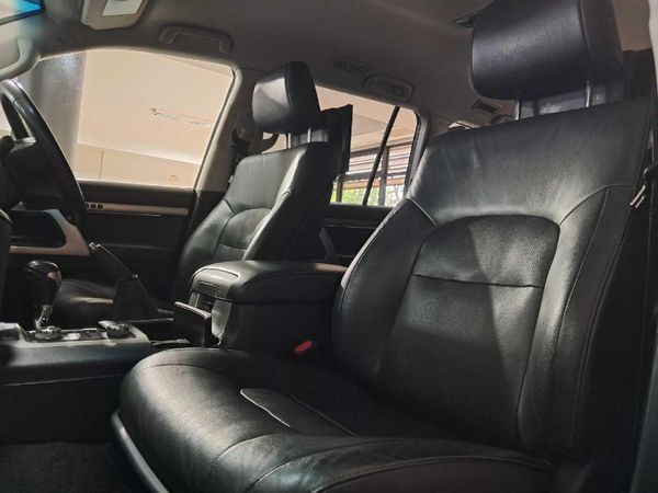 2020-Toyota-Land-Cruiser-200-45-D-V8-VX-R-Auto image:6