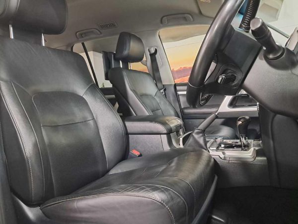 2020-Toyota-Land-Cruiser-200-45-D-V8-VX-R-Auto image:8
