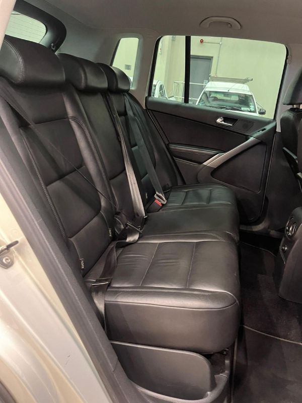 2009-Volkswagen-Tiguan-20-TDI-Sport-Style-4Motion-Auto image:12