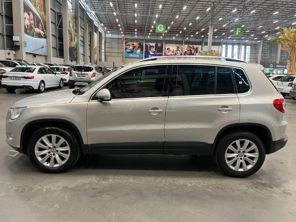 2009-Volkswagen-Tiguan-20-TDI-Sport-Style-4Motion-Auto image:3