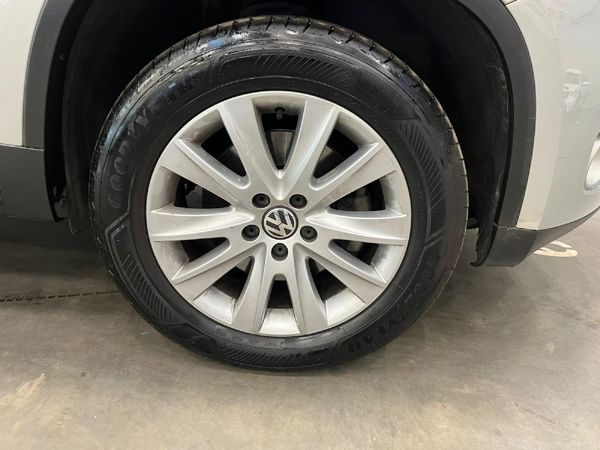 2009-Volkswagen-Tiguan-20-TDI-Sport-Style-4Motion-Auto image:8