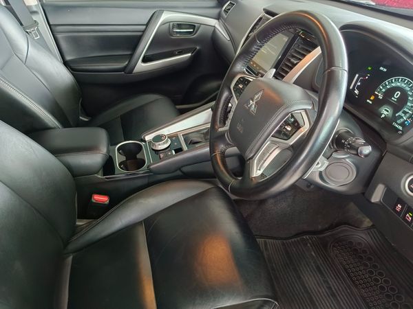 2022-Mitsubishi-Pajero-Sport-24D-4x4-Exceed-Auto image:9