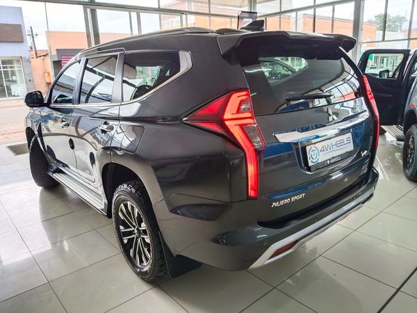 2022-Mitsubishi-Pajero-Sport-24D-4x4-Exceed-Auto image:3