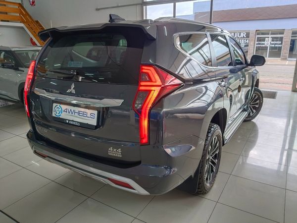 2022-Mitsubishi-Pajero-Sport-24D-4x4-Exceed-Auto image:5