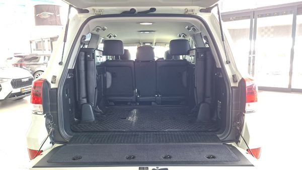 2017-Toyota-Land-Cruiser-200-45-D-V8-VX-Auto image:9