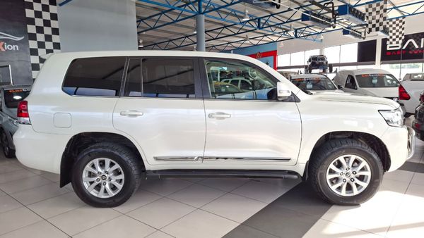 2017-Toyota-Land-Cruiser-200-45-D-V8-VX-Auto image:4