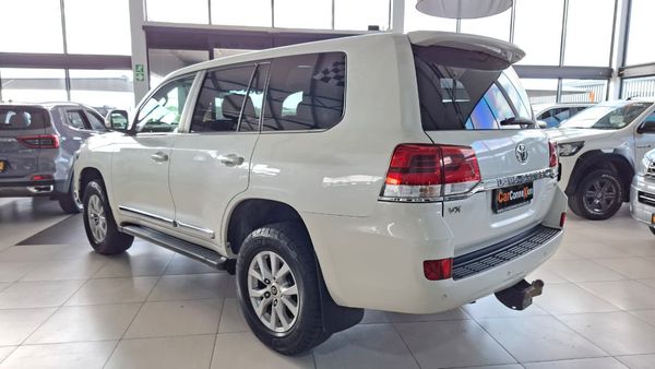 2017-Toyota-Land-Cruiser-200-45-D-V8-VX-Auto image:6