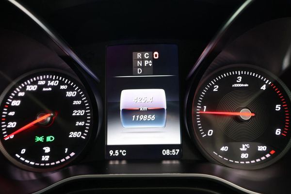 2016-Mercedes-Benz-V-Class-V-220-CDi-Auto image:12