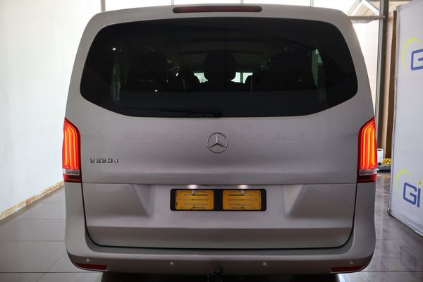 2016-Mercedes-Benz-V-Class-V-220-CDi-Auto image:3