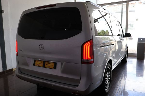 2016-Mercedes-Benz-V-Class-V-220-CDi-Auto image:4