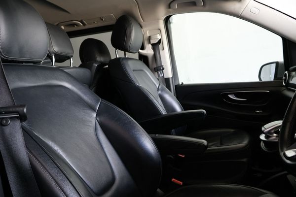 2016-Mercedes-Benz-V-Class-V-220-CDi-Auto image:8