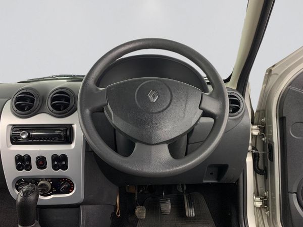 2009-Renault-Sandero-16-Expression image:9