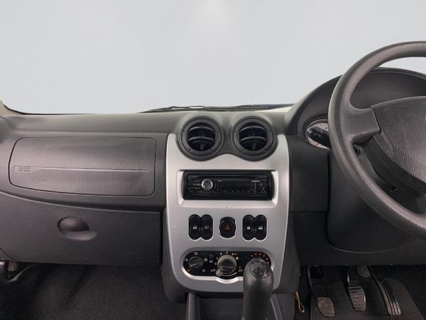 2009-Renault-Sandero-16-Expression image:11