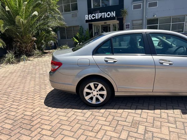 2009-Mercedes-Benz-C-Class-C-180K-BE-Classic-Auto image:10