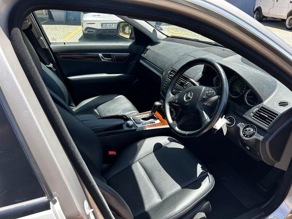 2009-Mercedes-Benz-C-Class-C-180K-BE-Classic-Auto image:14