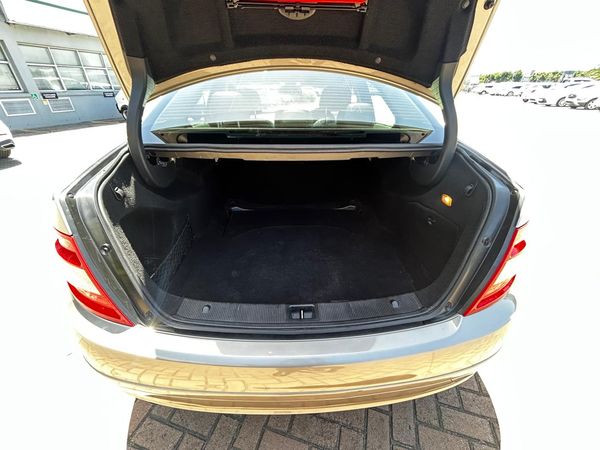 2009-Mercedes-Benz-C-Class-C-180K-BE-Classic-Auto image:17
