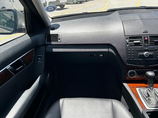 2009-Mercedes-Benz-C-Class-C-180K-BE-Classic-Auto image:20