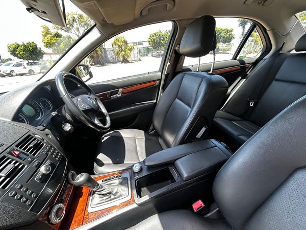 2009-Mercedes-Benz-C-Class-C-180K-BE-Classic-Auto image:24