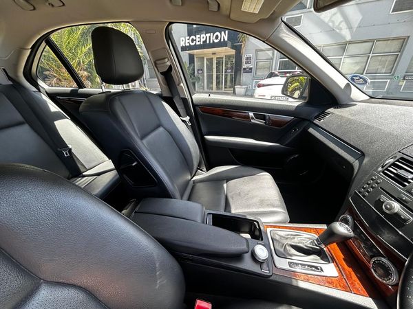 2009-Mercedes-Benz-C-Class-C-180K-BE-Classic-Auto image:25