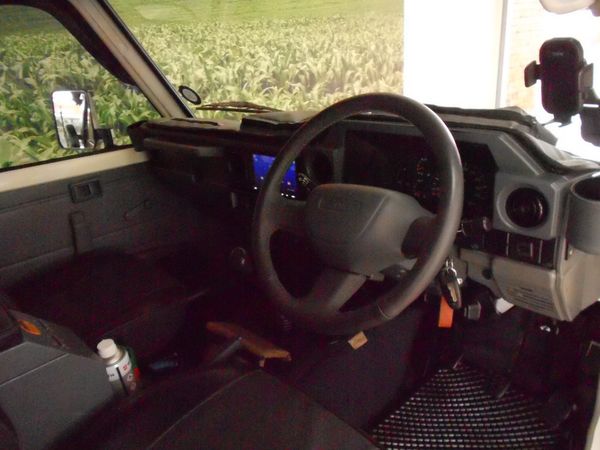 2008-Toyota-Land-Cruiser-70-45-Single-Cab image:11