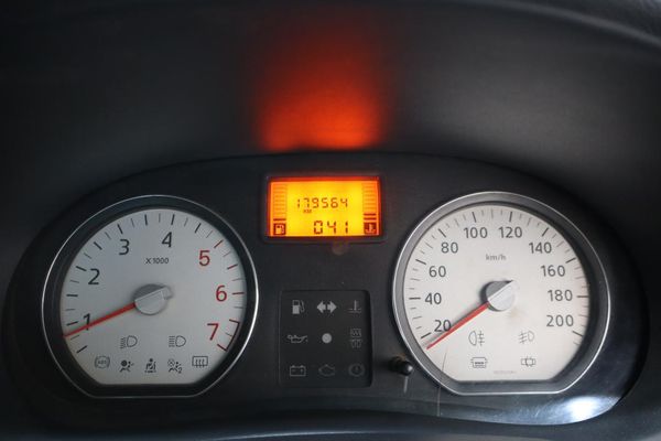 2015-Nissan-NP200-15-dCi-Safety-Pack image:9