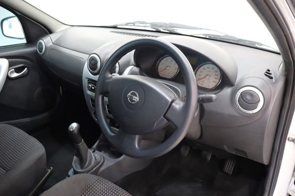 2015-Nissan-NP200-15-dCi-Safety-Pack image:10