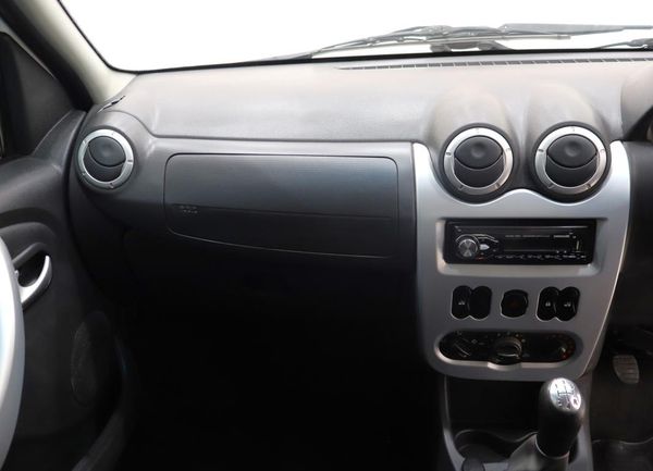 2015-Nissan-NP200-15-dCi-Safety-Pack image:11