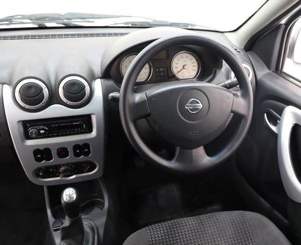 2015-Nissan-NP200-15-dCi-Safety-Pack image:12