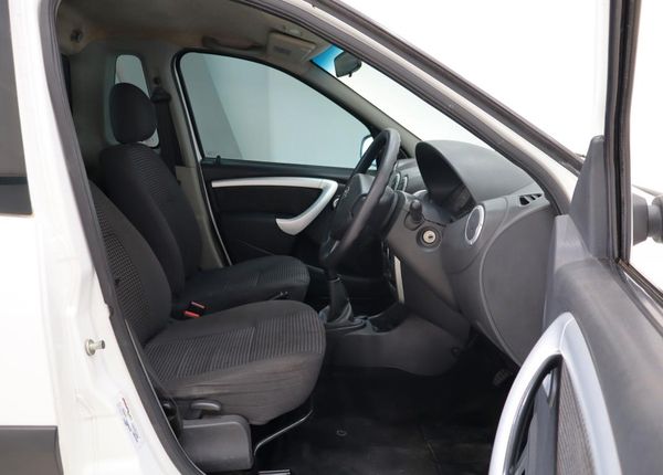 2015-Nissan-NP200-15-dCi-Safety-Pack image:14