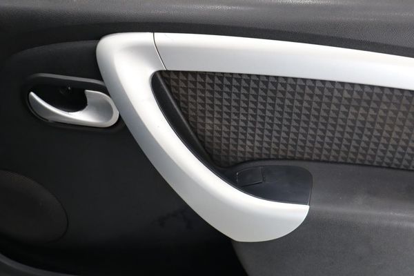 2015-Nissan-NP200-15-dCi-Safety-Pack image:15