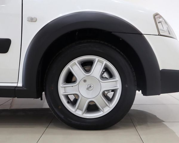 2015-Nissan-NP200-15-dCi-Safety-Pack image:8
