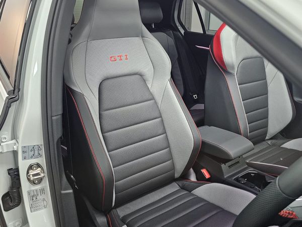 2026-Volkswagen-Golf-8-GTI-20-TSI-DSG image:9