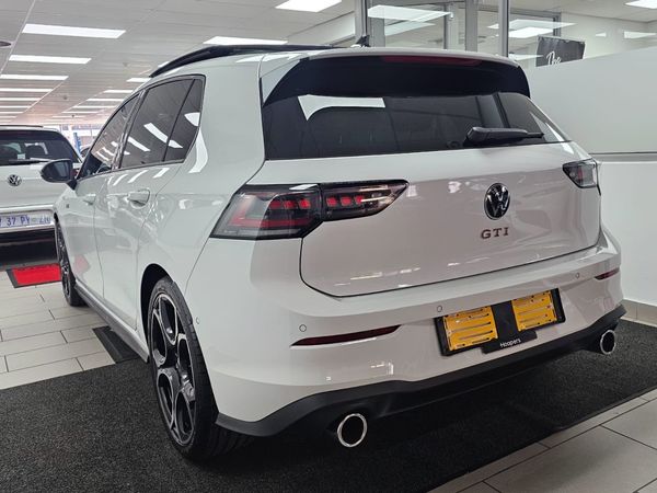 2026-Volkswagen-Golf-8-GTI-20-TSI-DSG image:3