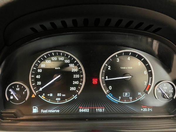 2015-BMW-5-Series-520i-Auto image:10